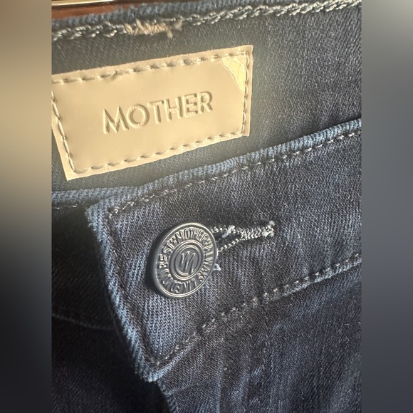 MOTHER NWT LIL’ MOTHER WEEKENDER FRAY SZ 28 Chip on my shoulder flare style - Picture 4 of 13